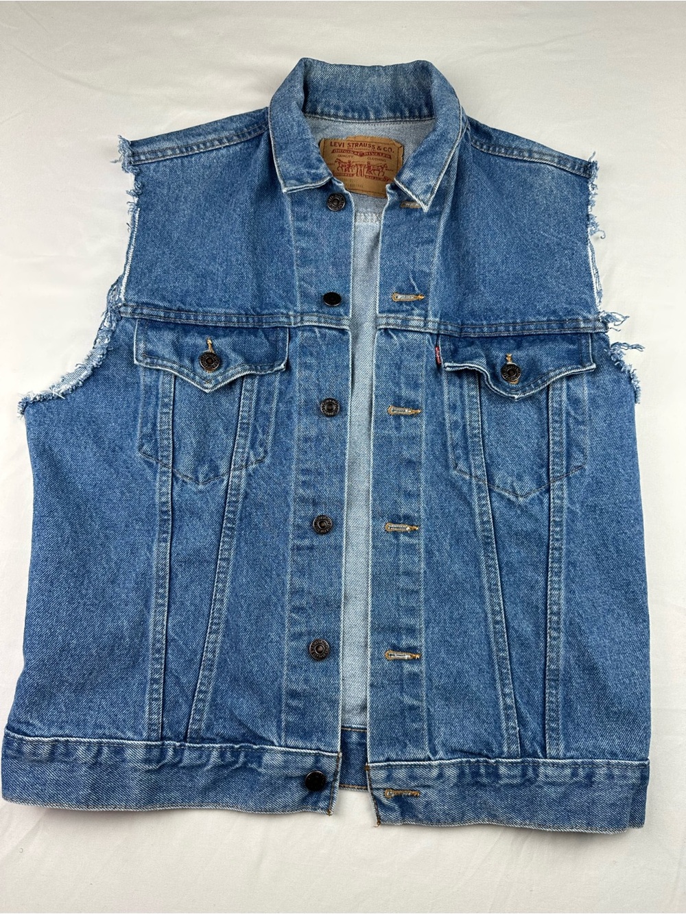 VTG Levi’s Distressed Denim Vest Medium Wash Sleeveless Trucker Jacket Country